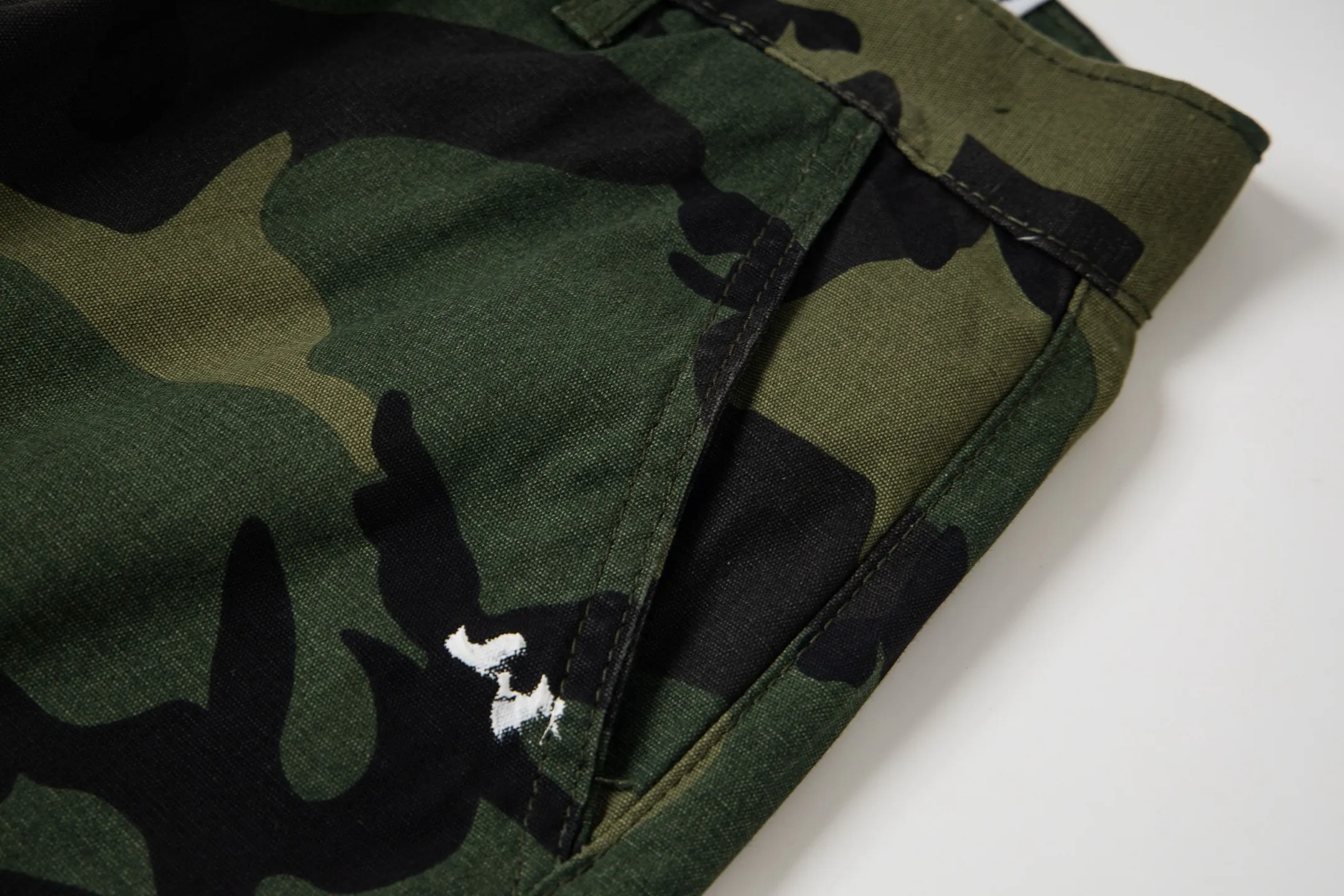 #8208 P260💰 GALLERY DEPT leopard print camouflage splash ink splicing overalls high street retro American casual trousers. Original purchased and patterned to truly restore the ultimate texture of Vintage. The whole splicing is in heavy water washing process. Craftsmen hand splash ink. You can see the details. Three-dimensional cutting version. Loose and comfortable. Not picky on the figure. Makes taller and slimmer. Seiko factory. Original quality control. Same style for men and women. Can be matched with couples. Versatile recommendation. Essential jeans for all seasons Color: Camouflage